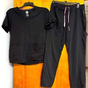 Black Vince Camuto scrub set